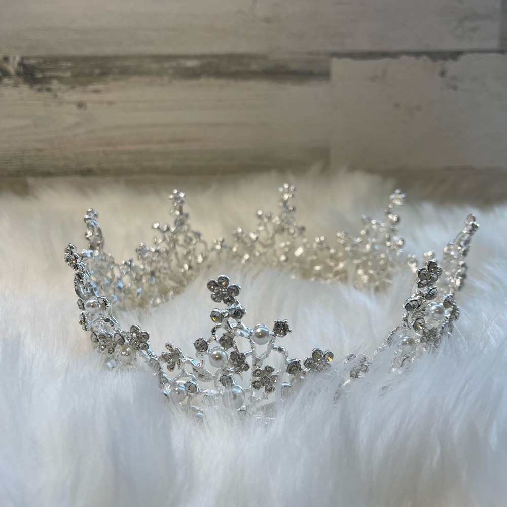 NIB breathtaking wedding crown from FXMIMIOR wedding accessories.